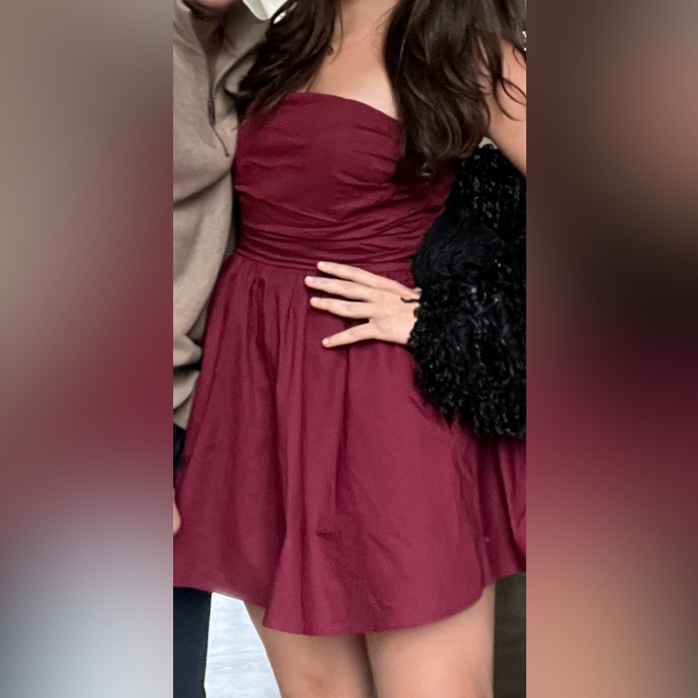Elegant Burgundy Strapless Dress